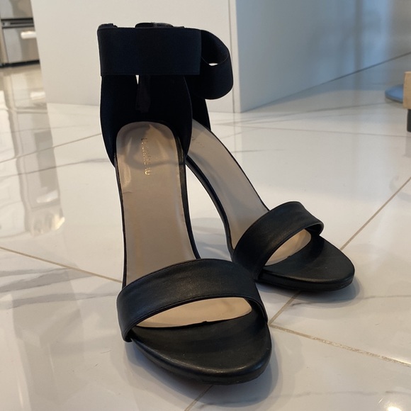 Le château heals brand new with tags - Picture 2 of 7